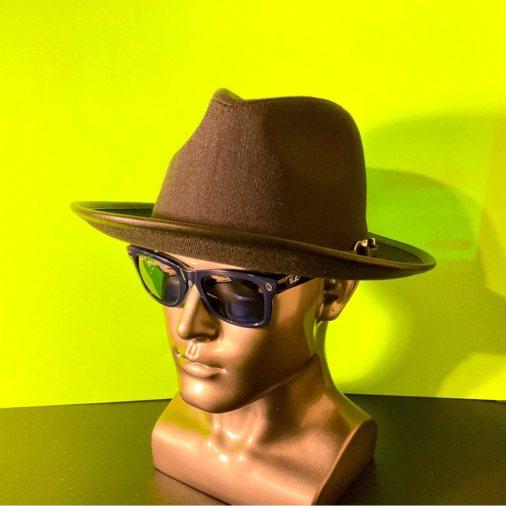 Blue face Ray Bans